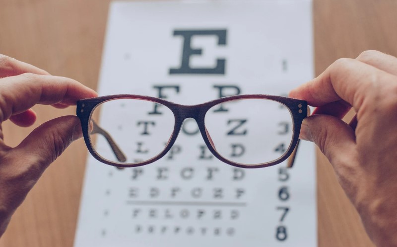 Nošenje korektivnih leća liječi astigmatizam