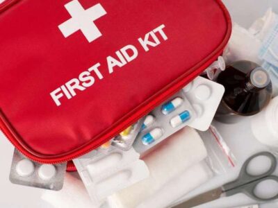 Prva pomoć za motor sadrži osnovne medicinske potrepštine